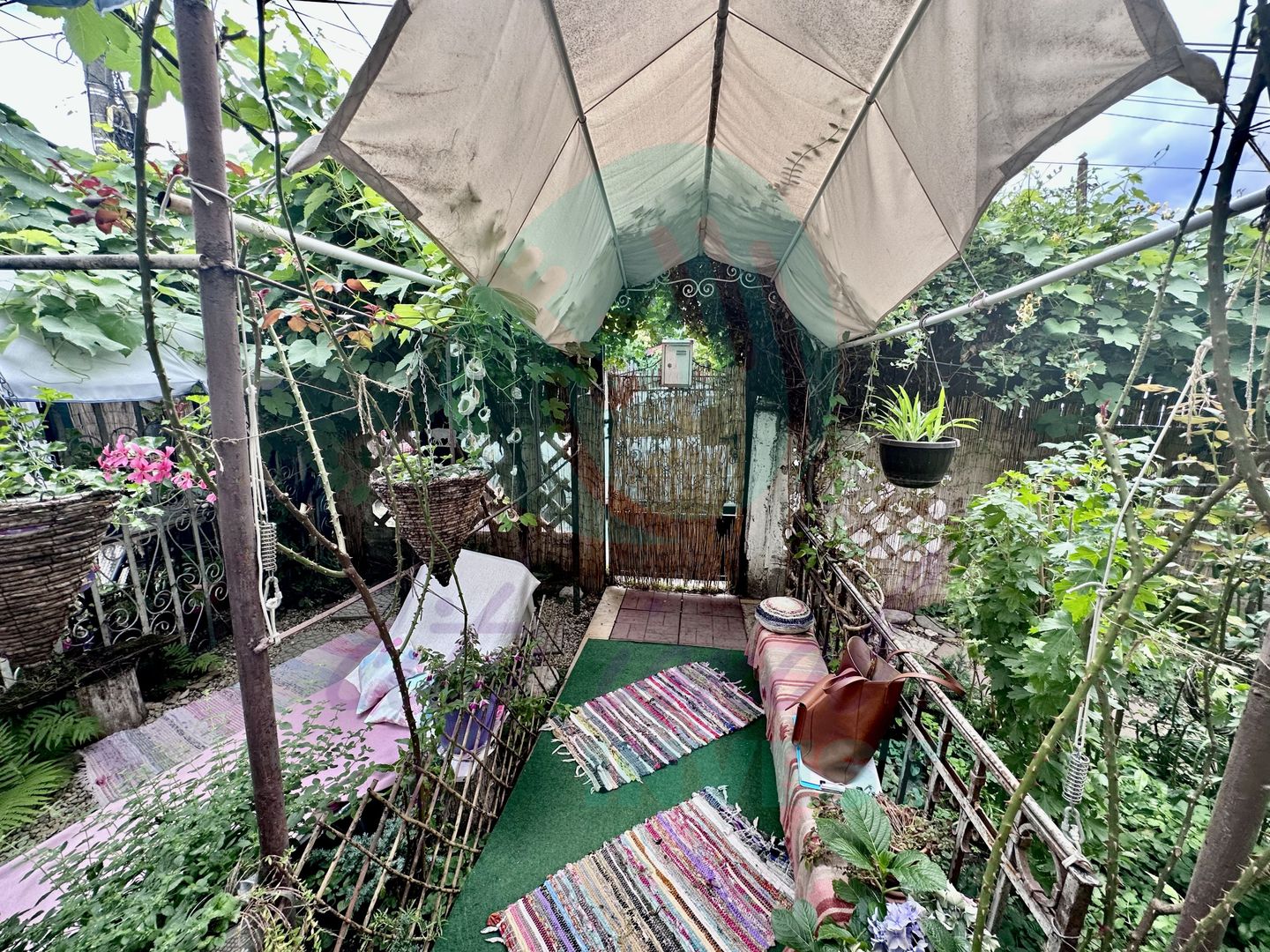 Teren de 250 mp cu casa -  la o distanta de 7 minute de statia de metrou - Poză 3