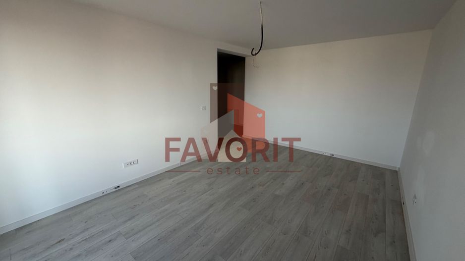 Decomandat. Disponibil imediat. Strada asfaltata - Poză 2