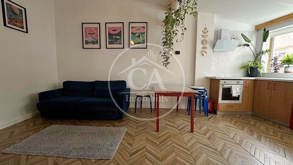 Casa de vanzare cu 3 camere zona Centrala, Oradea - Poză 2