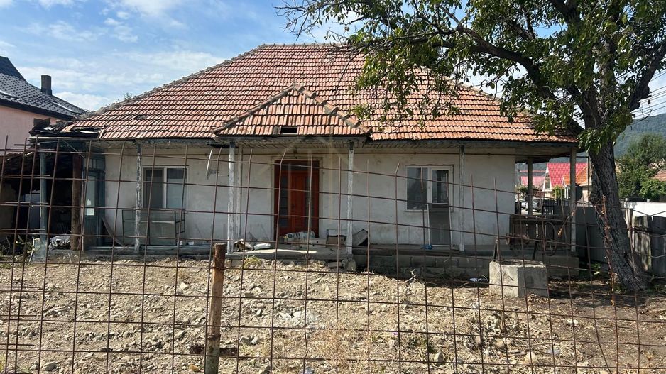 Casă de vânzare în centrul Oituzului, DN11 - Poză 13