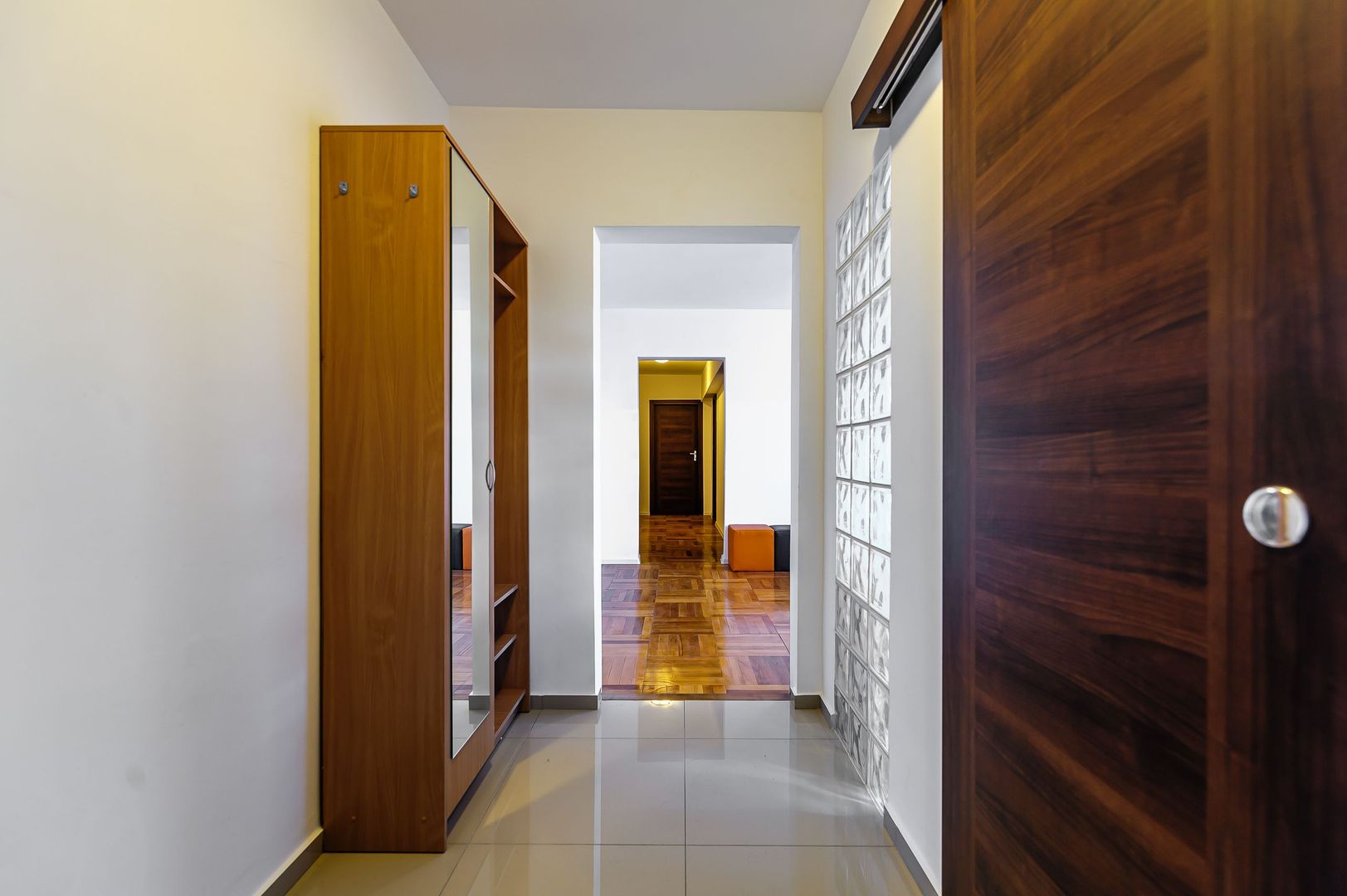 Apartament cu 3 camere în Vlaicu - Poză 1