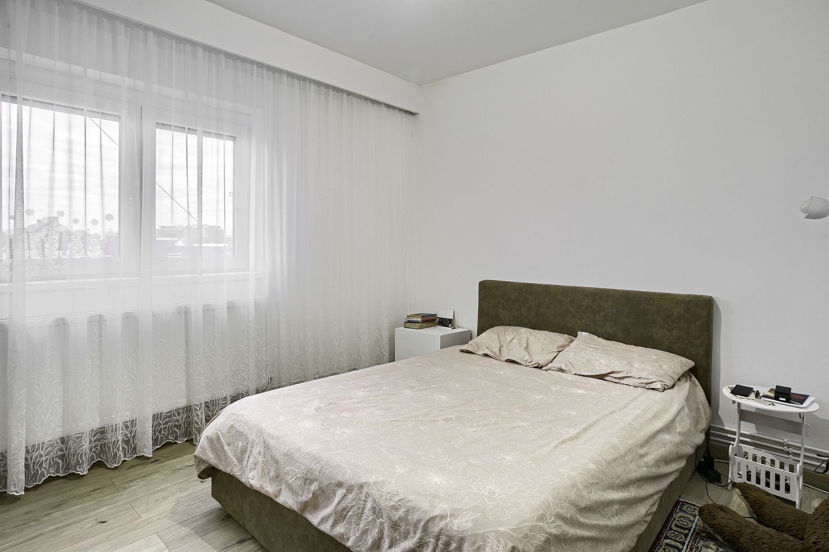 PROPRIETATE VÂNDUTĂ Apartament spatios cu 4 camere langa teatru - Poză 3