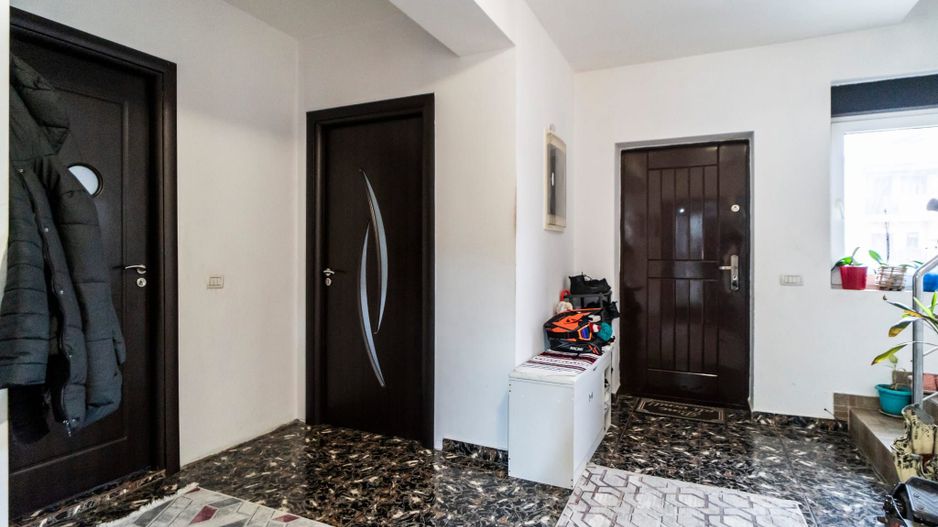 CIOROGARLA - DARVARI, casa 5 camere, P+1Et+Pod, teren 434, statie STB - Poză 2