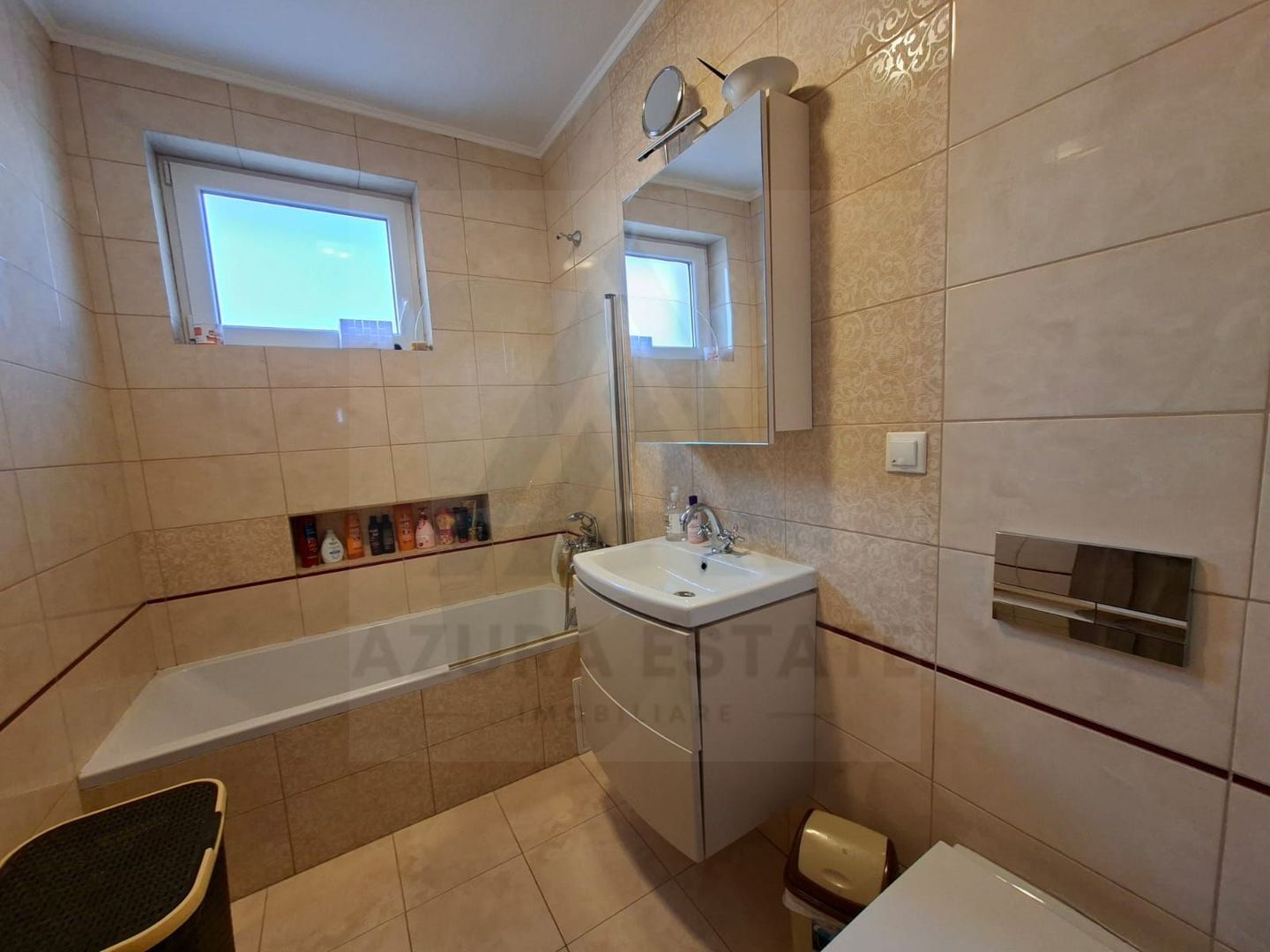 Apartament modern 3 camere 2 bai si 2 locuri de parcare in Selimbar - Poză 5