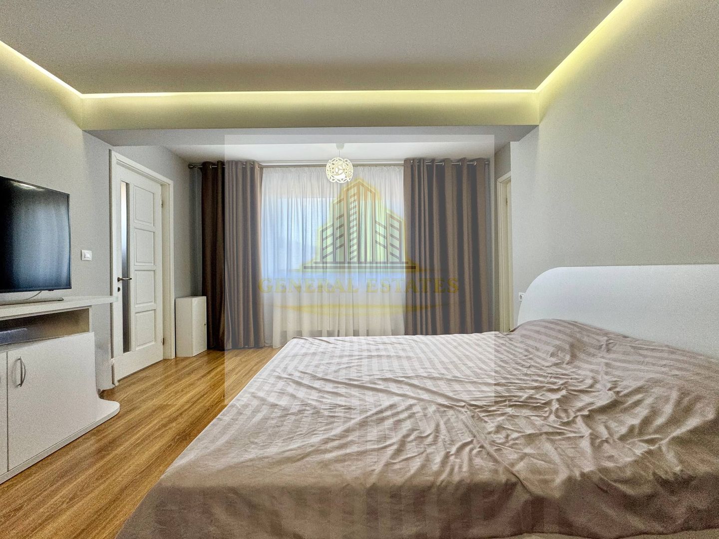 Vânzare apartament cu 3 camere - 130 m.p - în Zona CUG, Iași. - Poză 11