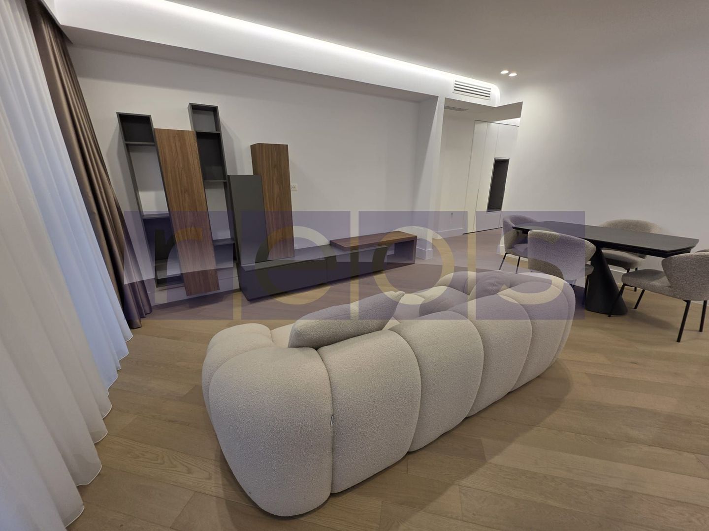 VANZARE APARTAMENT 80MP | 3 CAMERE | MOBILAT-UTILAT LUX | TERASA 24MP - Poză 1