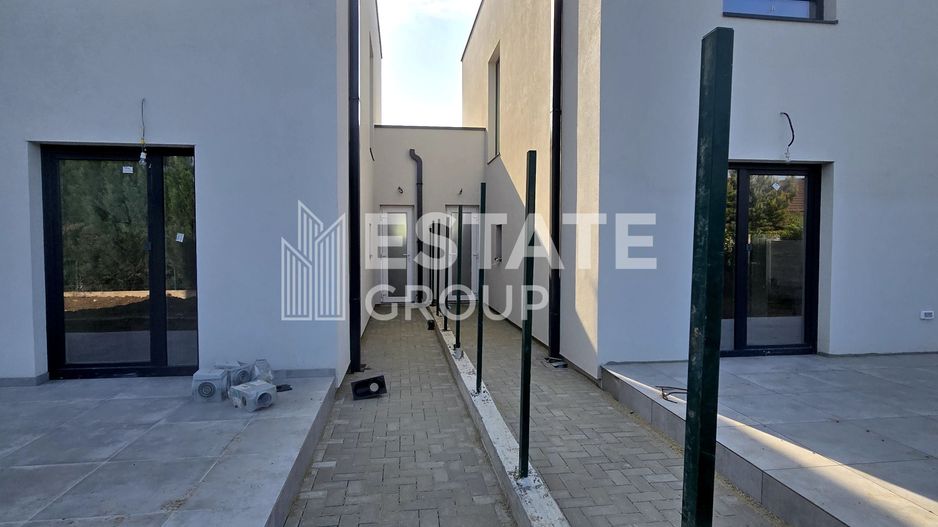 Duplex cu 5 camere despartit prin camera tehnica in Dumbravita - Poză 20