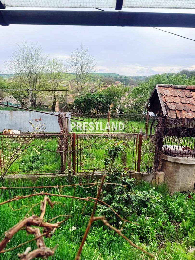 Casa modesta ,situată in Slimnic - Poză 3
