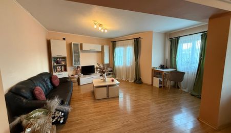 Închiriere – Apartament 3 camere mobilat utilat zona farmacia Anca