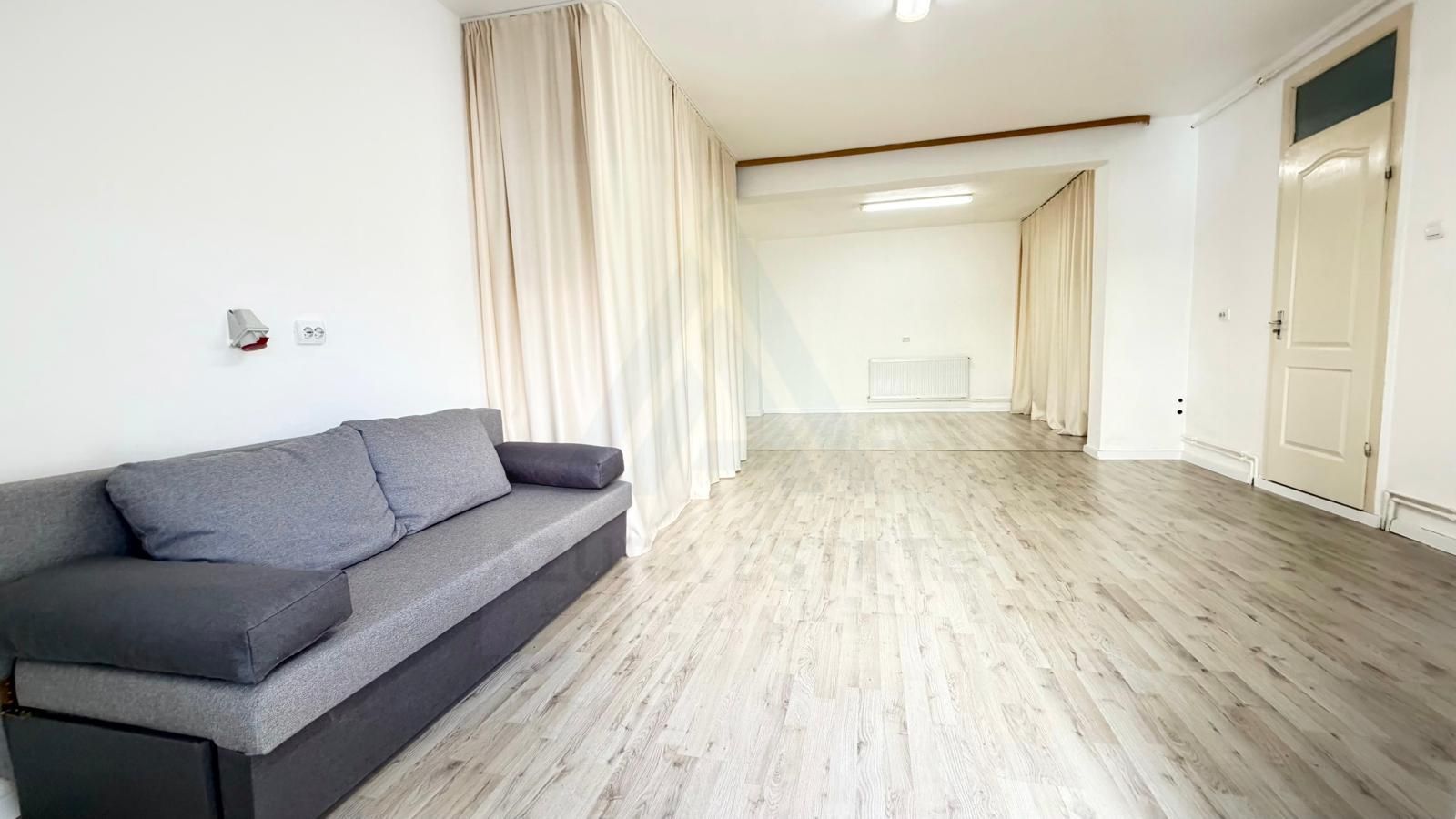 Spatiu comercial la curte 50 mp utili parter openspace zona Strand - Poză 3