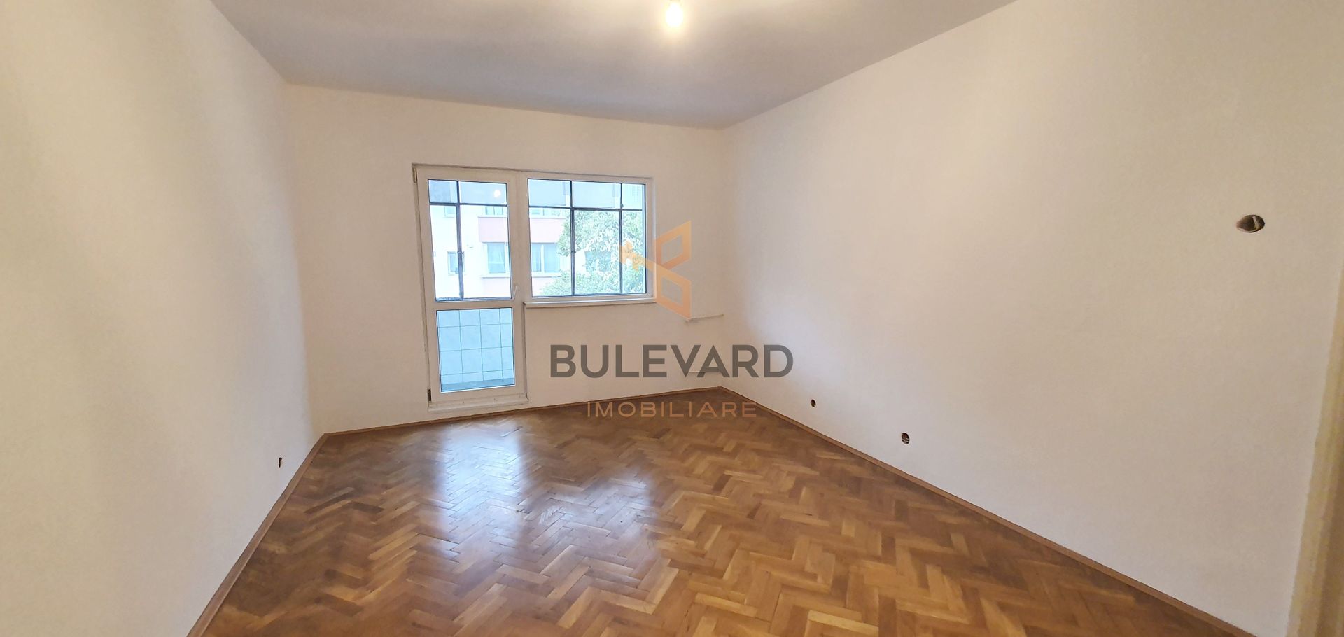 Apartament 3 camere decomandate +parcare, zona Bdl. N. Titulescu! - Poză 1