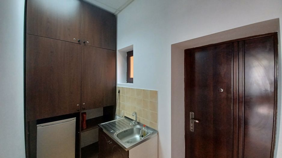 Birou, central, Ady Endre Oradea, 40 mp. 399 E/lună. Comision 0 - Poză 9