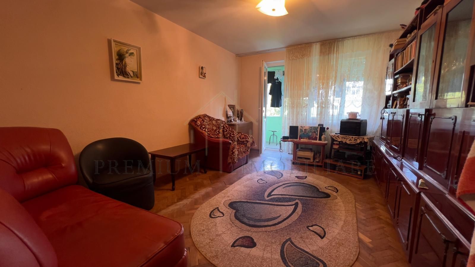 Apartament 3 camere etaj 1 - zona centrala - Poză 2