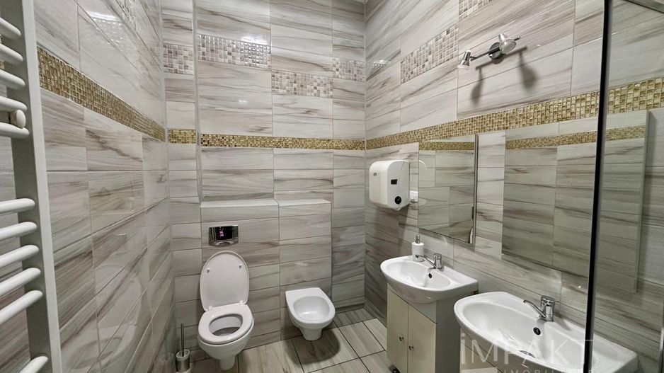 Spațiu comercial ultracentral, vad excelent, 7 încăperi - Poză 12