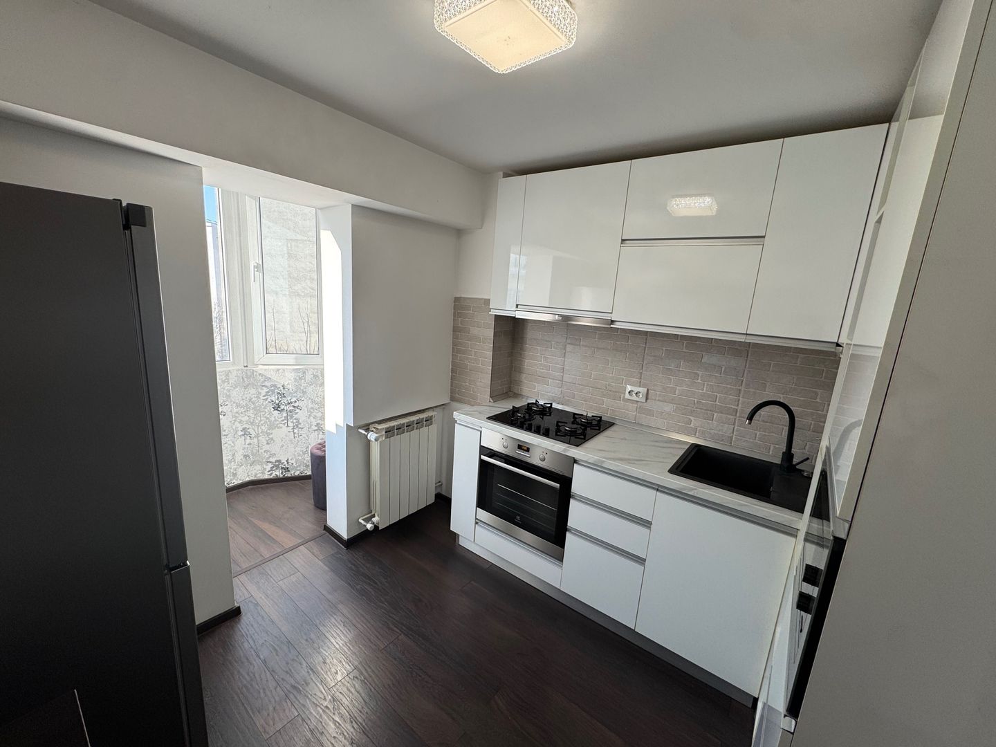 Închiriez garsonieră modernă, Decebal - Piața Muncii - Poză 5