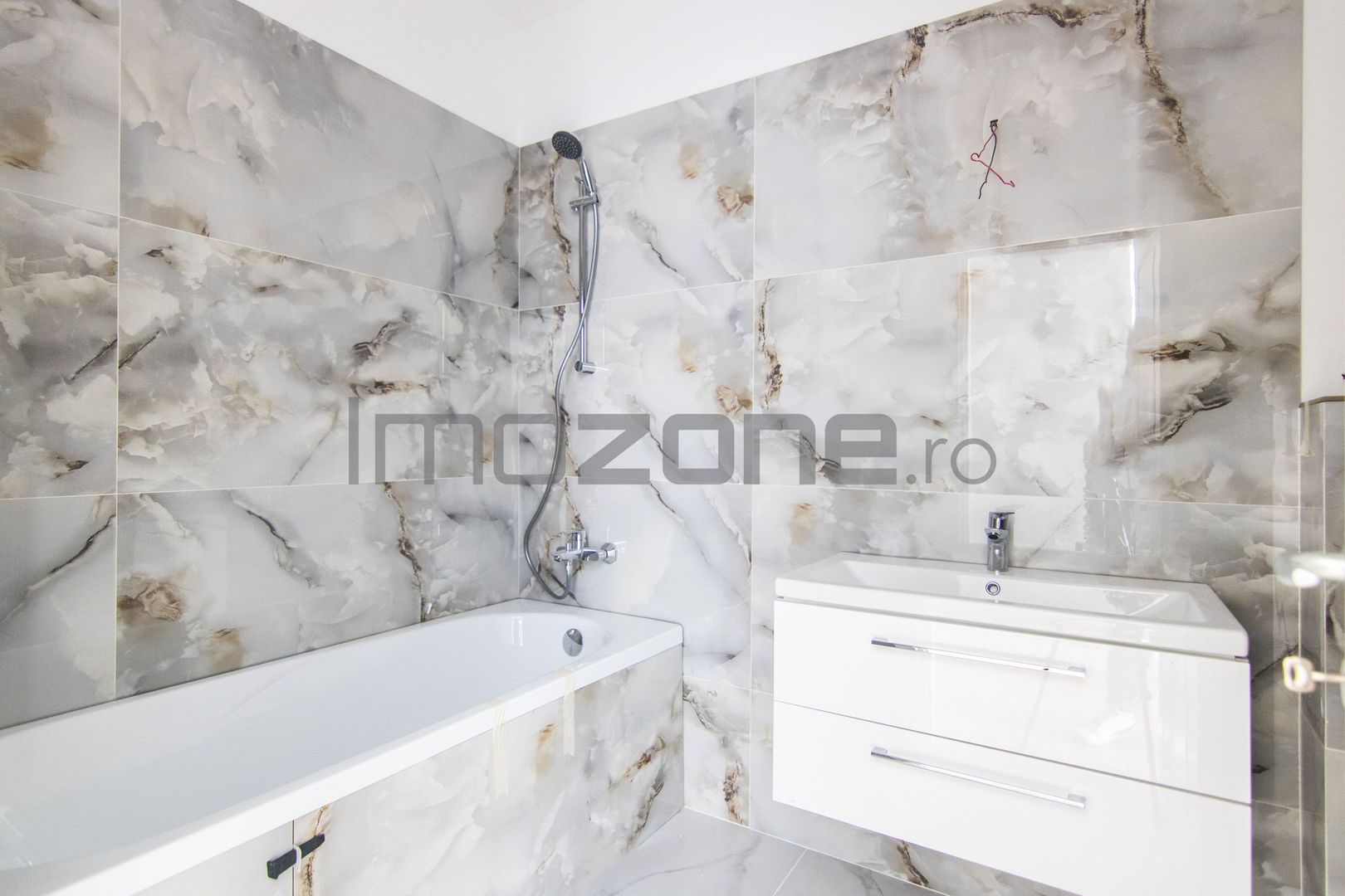 Apartament cu 3 Camere, Bucatarie Inchisa, 2 Bai, Doua Balcoane, langa Metrou - Poză 15