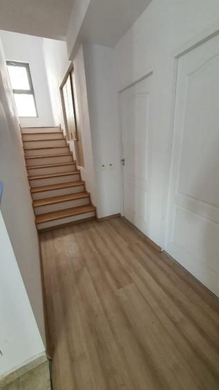 Vila P+2 Cu vedere si deschidere la lac - Poză 14