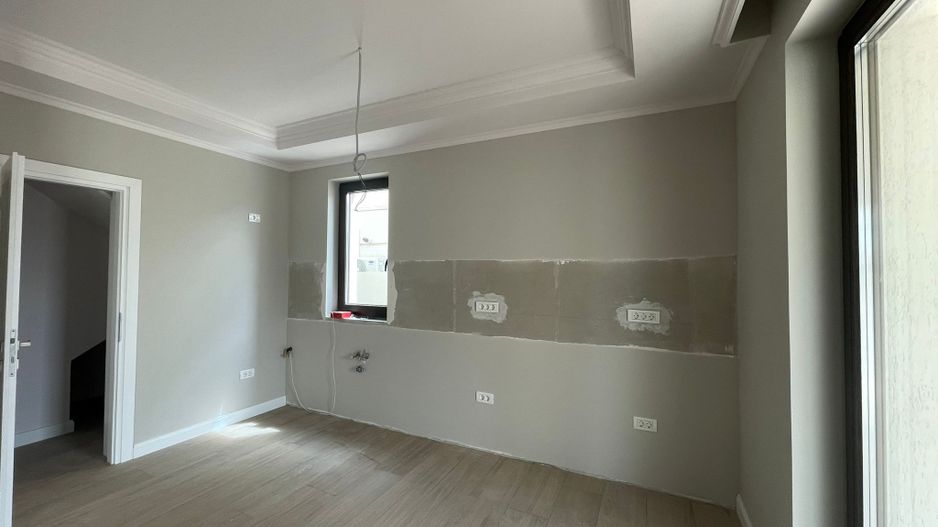 Duplex cu 5 camere și 3 băi - Mosnita Noua - Poză 6