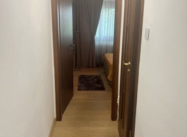 Spre închiriere apartament 3 camere renovat - Poză 11