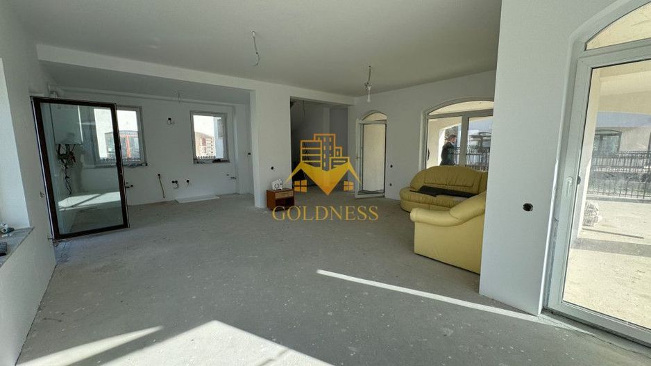 Casa 4 Camere Semifinisata, 2 Garaje, Curte 450mp, Terase 93mp, Dezmir - Poză 3