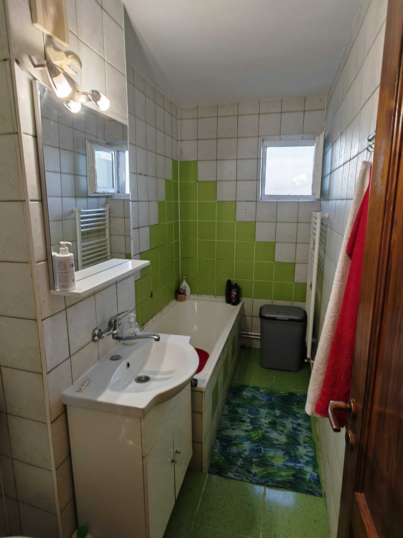 Apartament Spațios cu 3 Camere (76 mp Utili), 2 Băi și Vedere Însorită - Poză 7