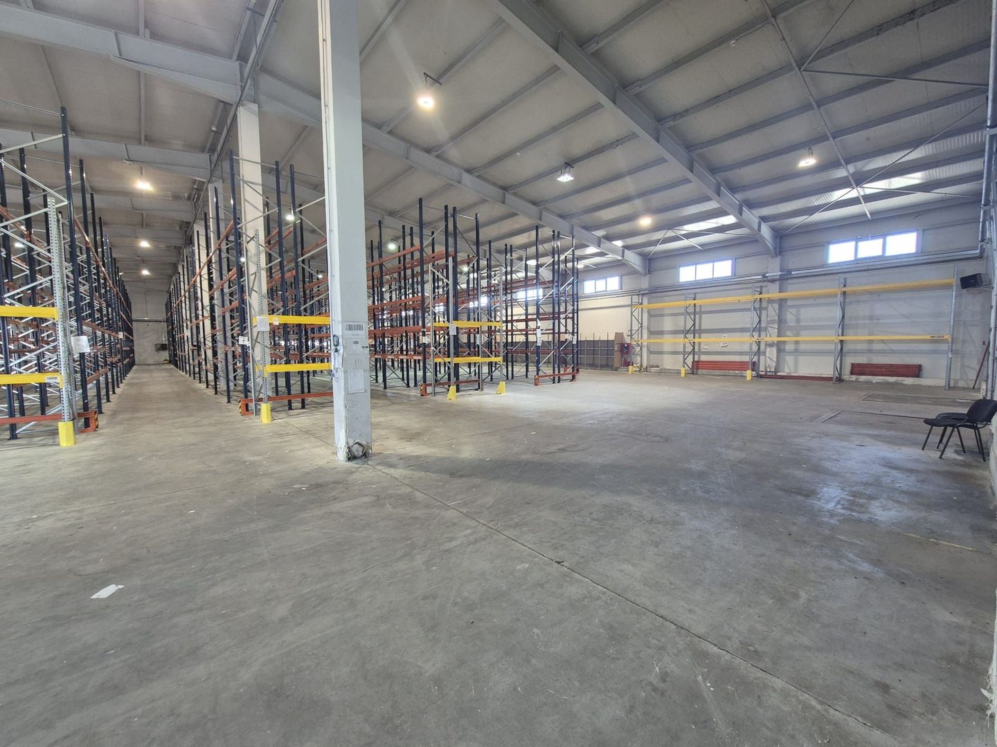 De inchiriat depozit logistic cu rafturi incluse, 2 rampe , Chitila - Poză 4
