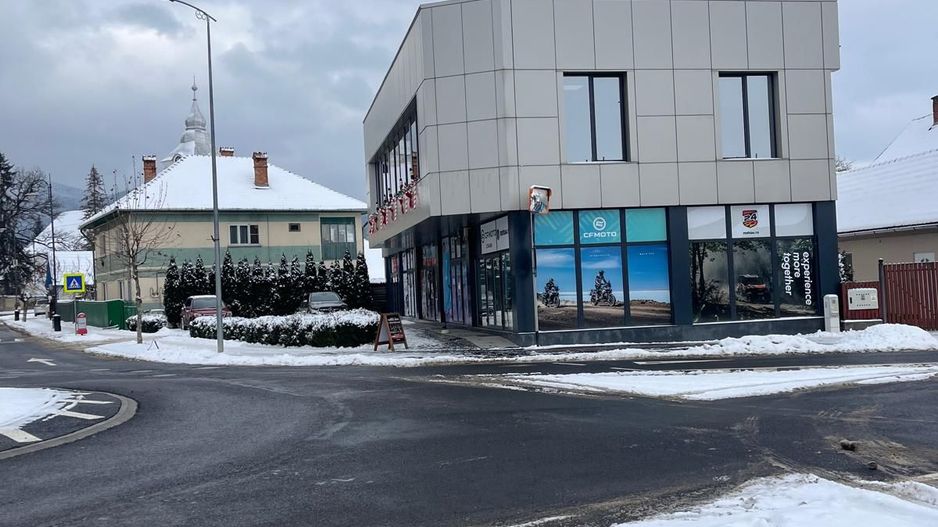 Spațiu comercial de mari dimeniuni - poziție strategică pentru retail - Poză 2