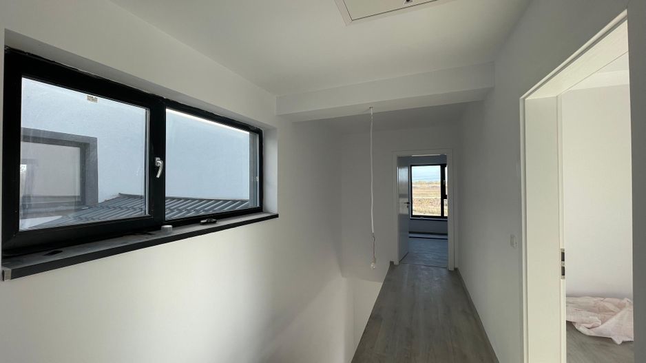 Duplex modern despartit prin baie - Mosnita Noua - Poză 7