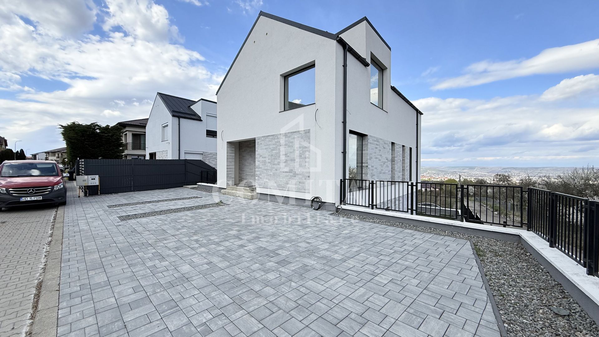 Casă individuală cu panoramă spre oraș zona de case și vile - Poză 1