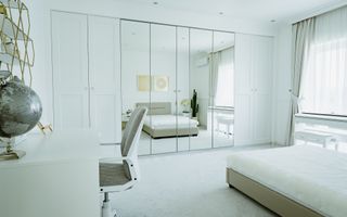 Vilă ultramodernă cu piscină - Poză 11