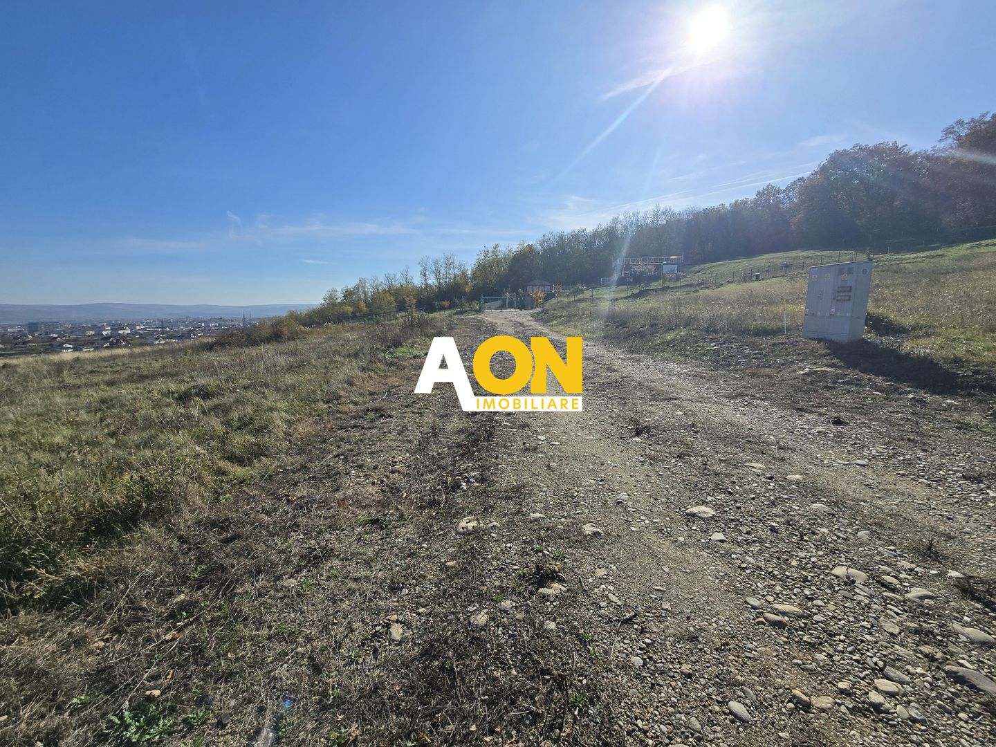 Teren 660mp Intravilan cu Utilitati, Sub Padure - Poză 2