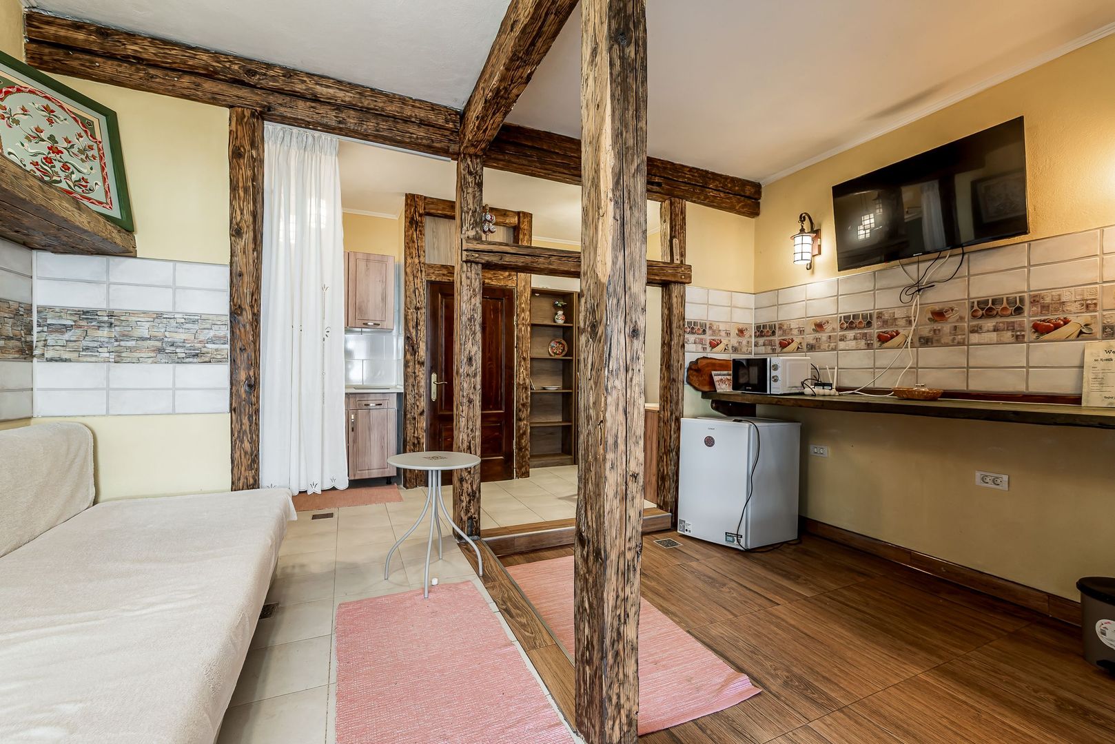 Spatiu comercial cu intrare din strada, fatada in curs de renovare - Poză 4