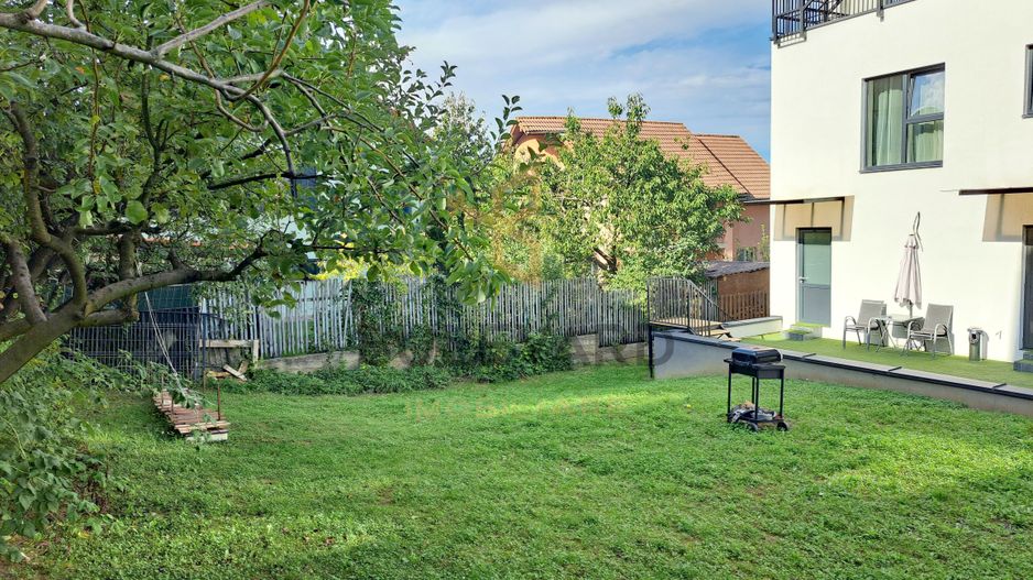 Penthouse 150 mp utili+ terase 200 mp+ 2 parcari subterane +curte 120 mp - Poză 1