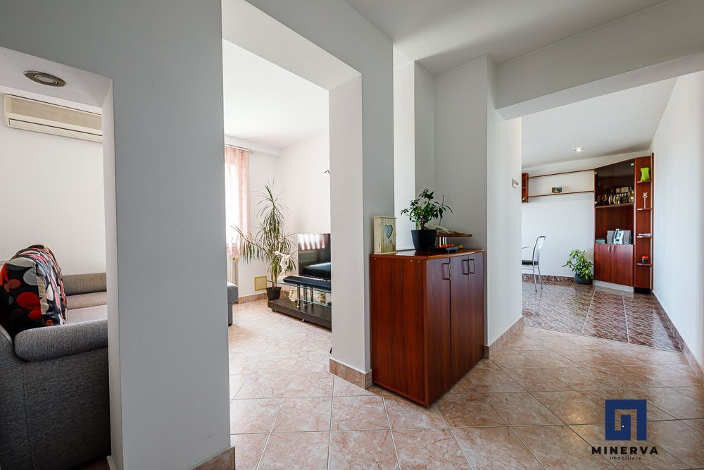 Apartament cu priveliste, 4 cam, decomandat – Zona Lipovei - Poză 4