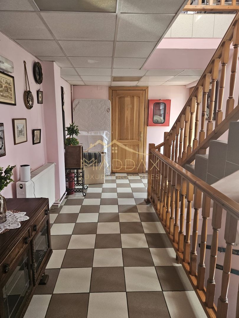 Pensiune 10 camere cu restaurant // teren 900 mp // Moieciu de Jos - Poză 42