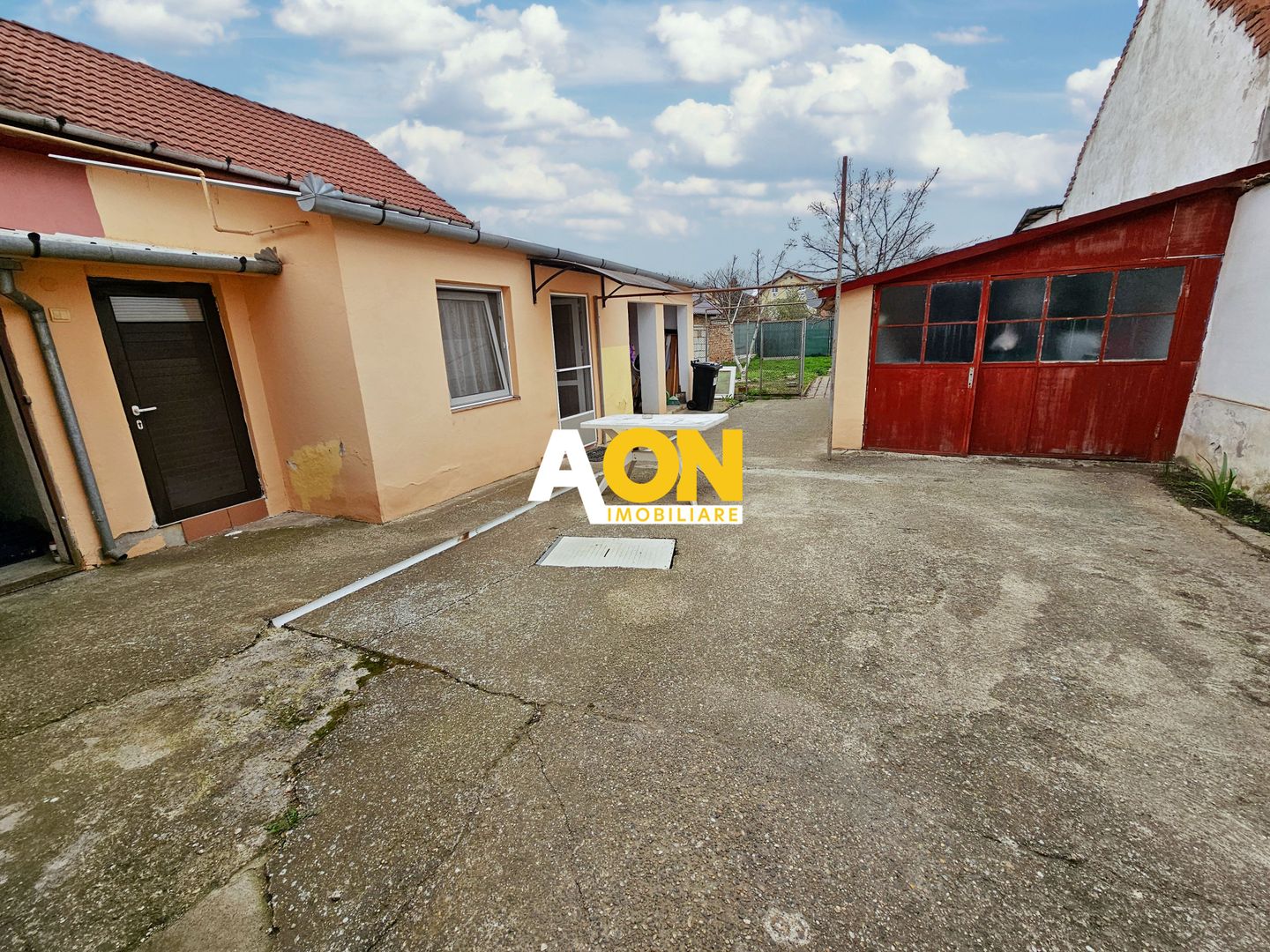 Casa 3 camere, 2 bai, mobilata, utilata, 645 mp teren, zona Lipoveni - Poză 2