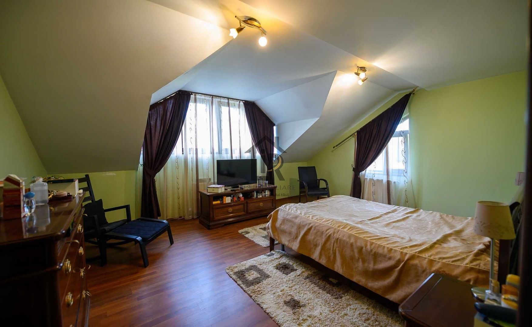 Vilă 5 camere 240 mp, mobilata,teren 806 mp – Platou Galata, Iași - Poză 3