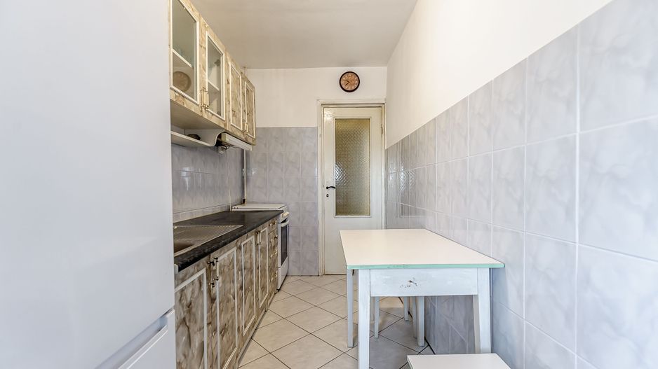 Vândut! Apartament cu 3 camere zona Lebăda cartier Aurel Vlaicu - Poză 3