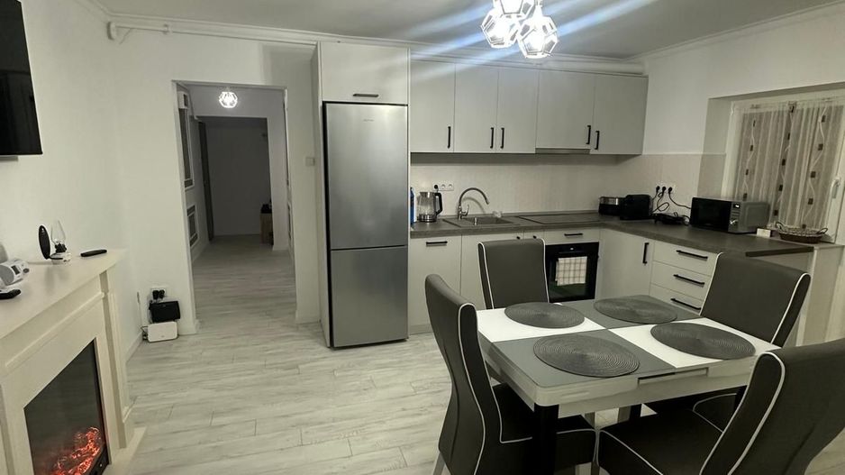 Ag BRASADAS vinde apt 2 camere DECOMANDATE etaj 1 în Micro 16. - Poză 1