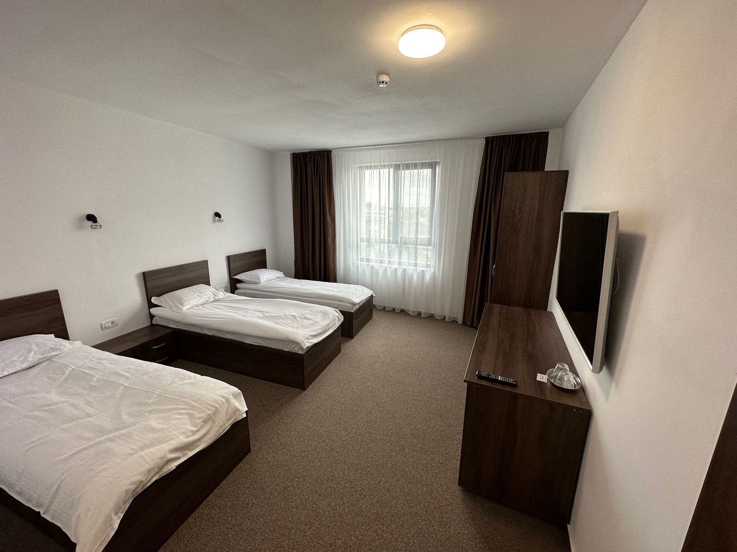 Clădire de închiriat pentru birouri  / clinica - Poză 12