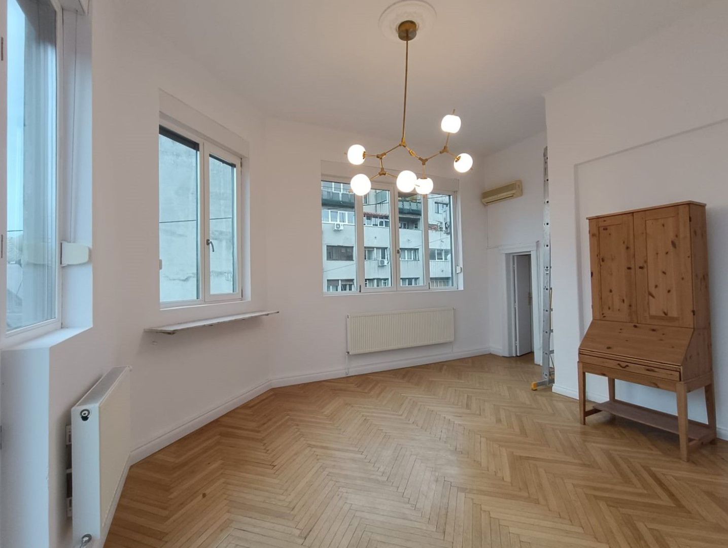 Vanzare apartament complet renovat zona Universitatii - Poză 3