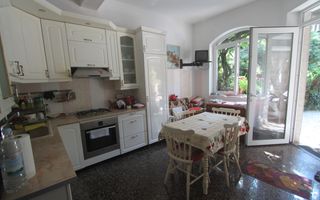 Casă / Vilă cu 8 camere de vânzare în zona Semicentral - Poză 30