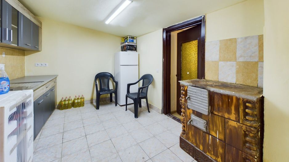 Casă cu 3 camere în Bujac - Poză 9