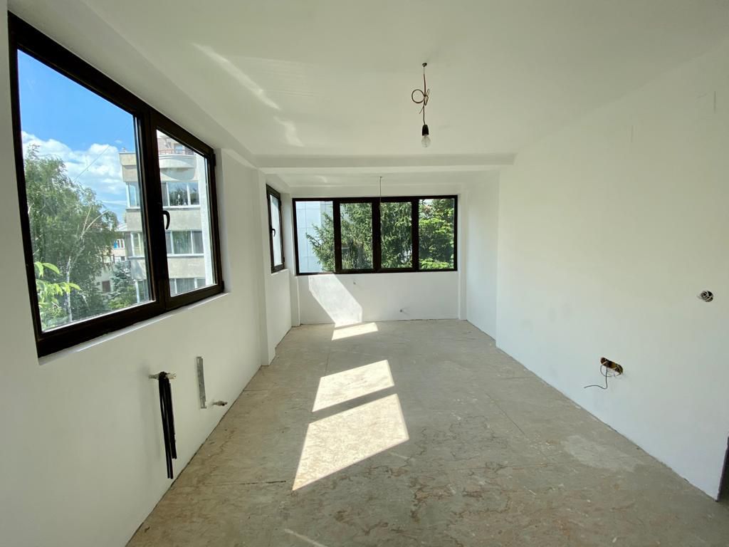 Refugiu Urban cu Eleganță Clasică – Vilă Renovată în Inima Primăverii - Poză 11