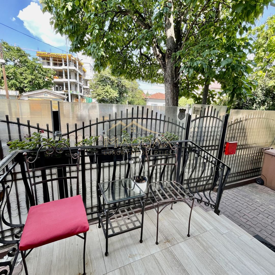 Vila cu 5 camere //2 parking// Zona Domenii - Poză 2