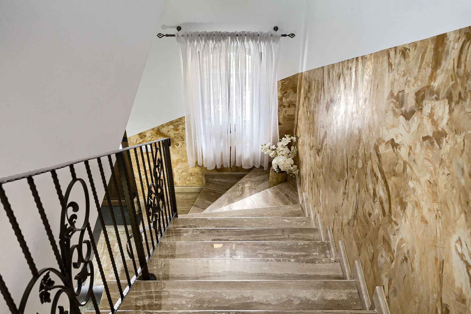 PRET NOU! Casă deosebită în Livada - COMISION 0% - Poză 5