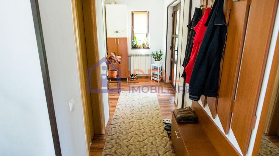 Casa Individuala cu 8 camere si 430 mp de curte, zona Calea Poplacii - Poză 21