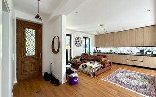 Vila cu 5 camere // * 565 mp gradina* // Tunari - Poză 8