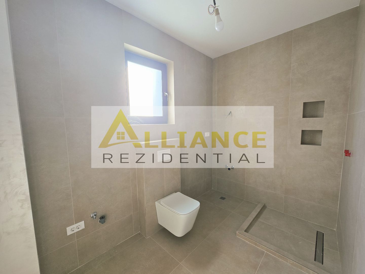 Vila individuala-cartierul nou-5 camere-gazon rulou-aspensoare - Poză 7