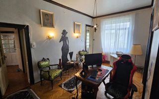 APARTAMENT ÎN VILĂ INTERBELICĂ | 4 CAMERE SPAȚIOASE | CURTE + CENTRALA PROPRIE | - Poză 1